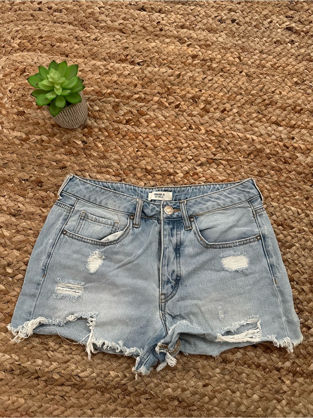 DENIM MID RISE DISTRESSED SHORTS
